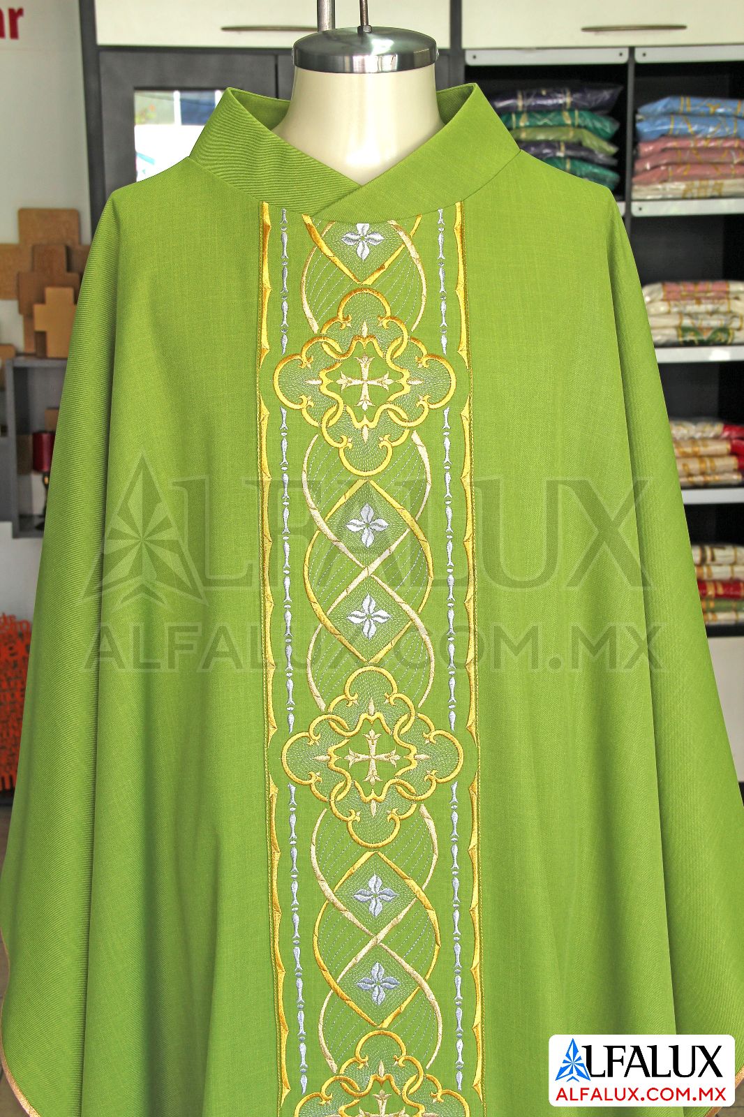 02 ROYAL Casulla Alfalux Verde Manzana Central 294 (2)